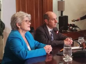 La ministra Rocío Aguilar y el presidente del Banco Central Rodrigo Cubero dieron el anuncio. (CRH)