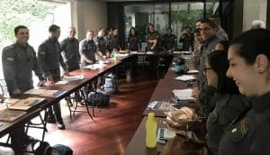 En octubre pasado, diversos oficiales de la policía migratoria participaron en talleres sobre el protocolo para atender la trata de personas. (Imagen de Migración)