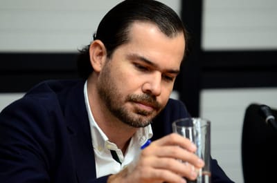 Juan Carlos Bolaños, importador de cemento chino, durante una comparecencia ante la Asamblea Legislativa en 2017. Archivo CRH/Daniela Abarca