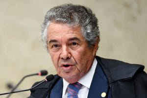 El juez Marco Aurelio Mello dictó el fallo para liberar a Lula. (AFP)