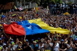 El gobierno le dio 60 días naturales a tres diplomáticos de Venezuela para abandonar el país.