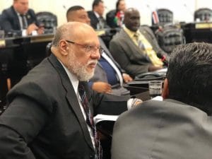 El diputado Carlos Avendaño, de Restauración Nacional, dijo: "Estamos hipotecando el futuro del país". (CRH).