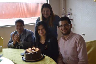 Carmen Quesada, junto a su pareja sentimental e hijos. Foto: Facebook.