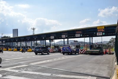 Imagen de uno de los peajes que componen la ruta 27, entre San José y Caldera. CRH/Daniela Abarca