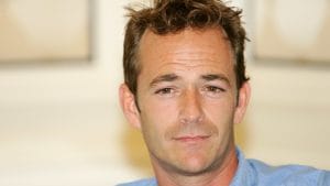 Luke Perry está internado en un centro médico cercano por un "derrame cerebral masivo".