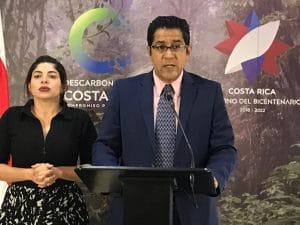 El viceministro de Ingresos, Nogui Acosta, dijo que no tiene sentido cobrar el IVA a los diputados por las dietas que reciben. (CRH).