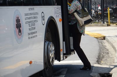 Las tarifas de autobús, de acuerdo con la Defensoría, están congeladas por decisión del Gobierno. (Foto: Archivo CRH)