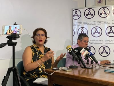 Elvira Cuadra y Roberto Samcam presentaron los resultados del estudio sobre el exilio en Costa Rica (CRH).