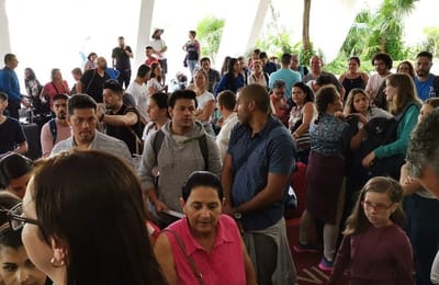 Ticos estuvieron a las afueras del hotel durante cerca de 8 horas (Imagen cortesía).