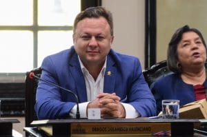 La consulta de constitucionalidad fue entregada a la Sala Constitucional por el diputado Dragos Dolanescu, del Partido Republicano Social Cristiano. (PRSC).