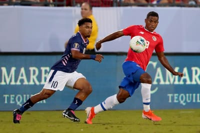 Allan Cruz es el único rostro fresco en una selección que nada entre dudas. Foto: AFP.