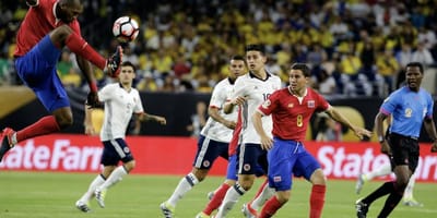Bryan Oviedo jugó en la victoria ante Colombia en el NRG Stadium. Foto: Archivo AFP.
