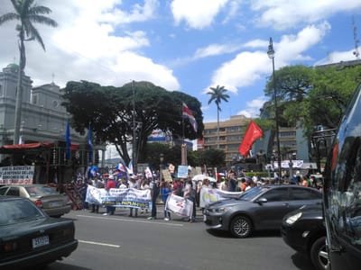 Manifestación de docentes en el Parque Central. CRH.
