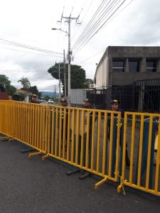 Fuerza Pública refuerza la seguridad en las afueras de Casa Presidencial. Foto CRH