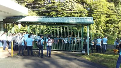 Estudiantes se manifiestan frente a los centros educativos. Imagen ilustrativa.