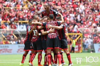 Alajuelense dejó como deuda en la primera vuelta, la derrota en casa ante Saprissa. Foto: LDA.