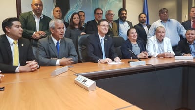 Imagen de archivo en la firma del acuerdo (CRH).