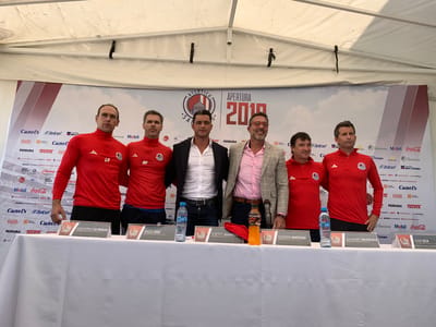 Matosas junto a su nuevo equipo de trabajo. Foto: Twitter María Luisa Chagoya.
