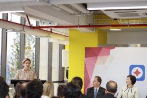 La Ministra de Comercio, Dyala Jiménez visitó este jueves la empresa durante su anuncio de expansión (Cortesía Comex)
