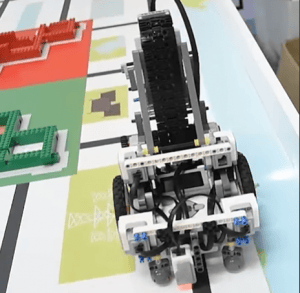 "Chuck", robot tico hecho en el INA que representará a Costa Rica en Hungría.