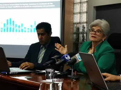 Rocío Aguilar, ministra de Hacienda y Nogui Acosta, viceministro de Hacienda hasta el próximo 15 de octubre. Foto CRHoy.