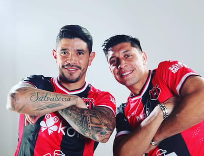 Salvatierra y Meneses son amigos en cancha y fuera de ella. Foto: Twitter José Andrés Salvatierra.