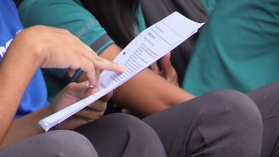 Estudiantes están realizando trabajo autónomo y con guía de sus docentes desde casa. Imagen ilustrativa.