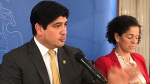 El presidente de la República, Carlos Alvarado, ha defendido su iniciativa que ha sido ampliamente cuestionada. (CRH).