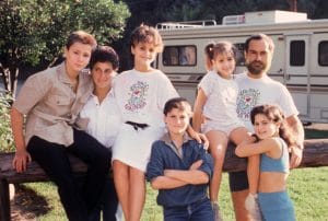 La familia Phoenix (1985) River, su madre Arlyn, Rain, Joaquin, Summer su padre John y Liberty.