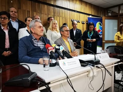Al centro con camisa amarilla, Gonzalo Delgado, UCCAEP.