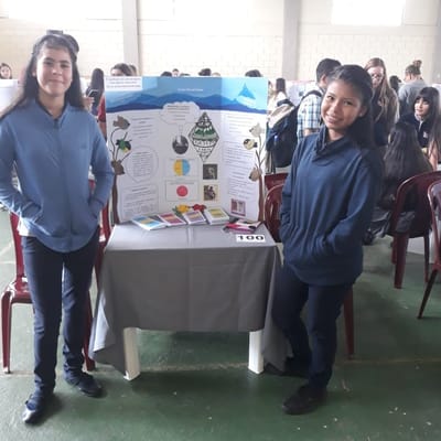 Estudiantes participaron en feria y pusieron el nombre del colegio en alto.