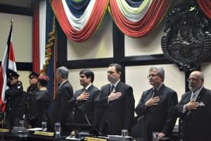 Los presidentes de los Supremos Poderes encabezaron la sesión solemne para celebrar el 70 aniversario de la Constitución Política. (Cortesía).