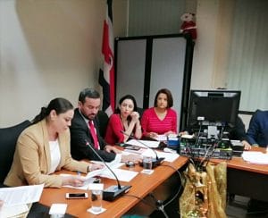 La diputada Ana Lucía Delgado (izquierda) dijo que espera un acuerdo en enero. (CRH).