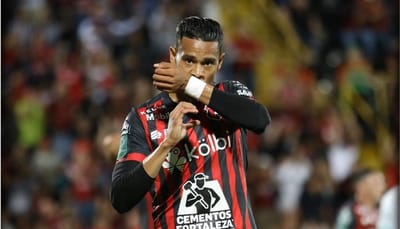 Lassiter metió un golazo ante Limón. Foto: LDA.