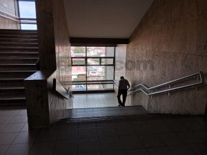 Don Jenaro, de 84 años, abandonó los Tribunales luego de escuchar el fallo de las jueces. CRH