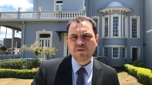 El presidente de la Asamblea Legislativa, Carlos Ricardo Benavides, informó del caso a los diputados. (CRH).