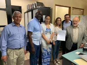Un grupo de diputados también presentó el proyecto de ley para el retiro adelantado del FCL. (Cortesía Restauración).