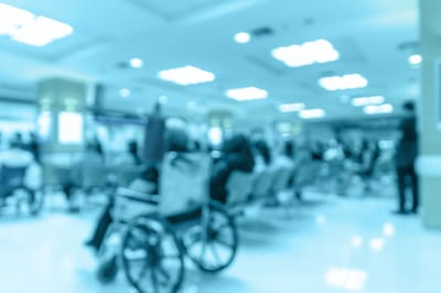 Decenas de adultos mayores son abandonados en hospitales cada año (CRHoy.com).