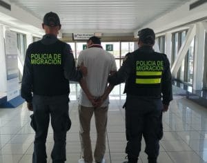 La persona fue detenida por Migración