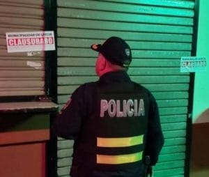 Imagen de uno de los comercios cerrados por irrespetar las disposiciones sanitarias. Archivo CRH/Con fines ilustrativos