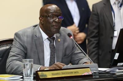 El presidente del Congreso, Eduardo Cruickshank, anunció este lunes que impulsará la polémica moción para aplazar la entrada en vigencia del matrimonio gay. (Cortesía).
