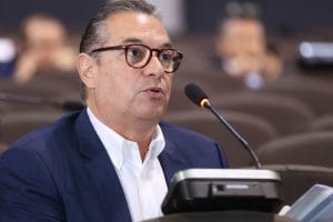 El diputado Roberto Thompson, del PLN, le pidió al Gobierno no recurrir a la solución fácil. (Cortesía).