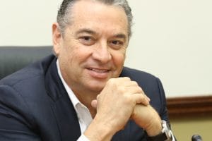 El legislador Roberto Thompson mencionó la duplicidad de funciones en las instituciones que combaten la pobreza. (Cortesía/Asamblea).