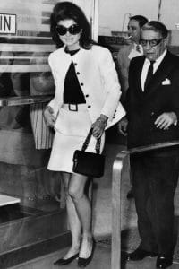 Jackie Kennedy en el aeropuerto JFK de Nueva York, 5 de junio de 1969