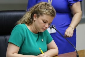 La jefa de la fracción parlamentaria del PRN, Xiomara Rodríguez, insistió en que las personas ocupan trabajar. (Cortesía/Asamblea).