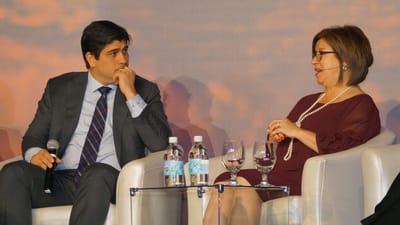 Presidente Carlos Alvarado y presidenta del AyA, Yamileth Astorga (Imagen tomada del Facebook de Astorga).