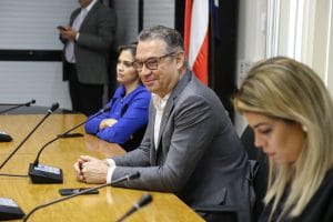 El legislador Roberto Thompson, del PLN, dijo que la idea es generar un único texto. (Cortesía/Asamblea).
