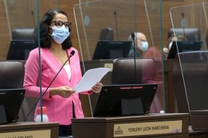 La diputada Yorleny León, del PLN, insistió en una intervención inmediata de AyA. (Archivo/CRH).