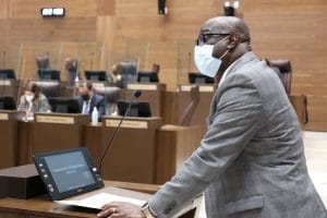 El presidente del Congreso, Eduardo Cruickshank, llamó la atención sobre las desigualdades en el país. (Cortesía/Asamblea).