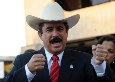 El expresidente hondureño Manuel Zelaya viajó a México para someterse a evaluaciones médicas luego de ser operado de emergencia por una afección cardíaca.